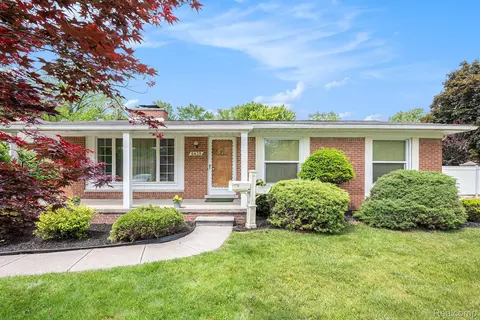 6439 Rockdale Ct, Dearborn Heights, MI 48127