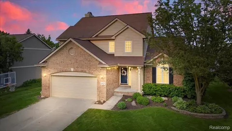 5602 Adderstone Dr, Independence, MI 48346
