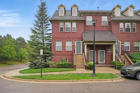 23340 Poplar Dr, Southfield, MI 48075