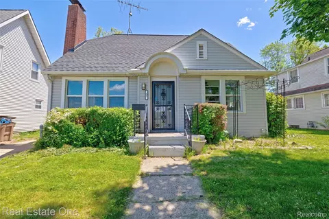 86 Marquette St, Pontiac, MI 48342