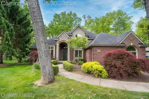 4764 Windswept Dr, Brighton, MI 48380