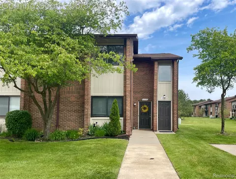 33765 Pondview Cir, Livonia, MI 48152