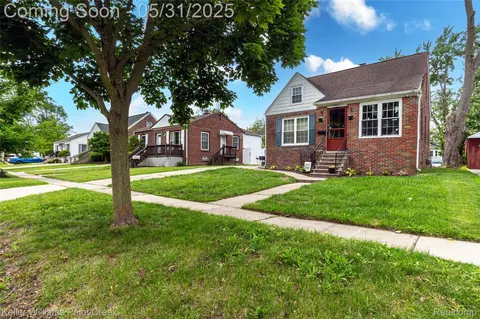 612 Parkwood Ave, Monroe, MI 48162
