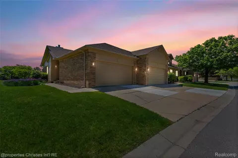 15380 Windmill Cir, Macomb, MI 48044