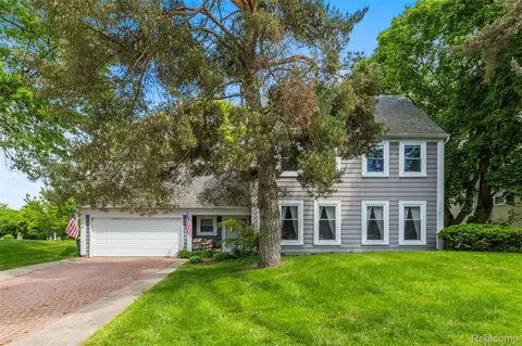 5138 Bayside Dr, Troy, MI 48098