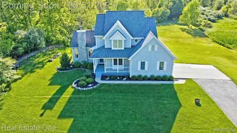 1572 S Hadley Rd, Brandon, MI 48462