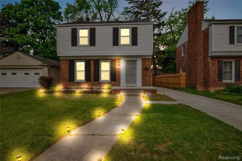 17591 Edinborough Rd, Detroit, MI 48219