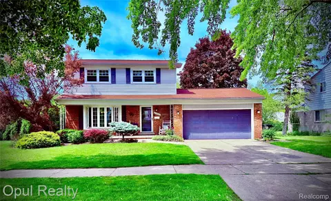 29902 Lyndon St, Livonia, MI 48154