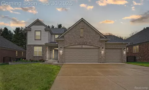 24759 Kabarda Dr, Macomb, MI 48042
