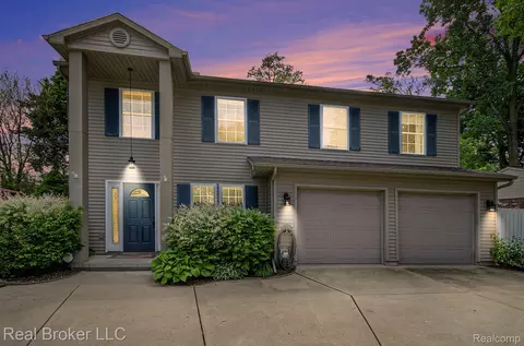18624 Irving St, Livonia, MI 48152