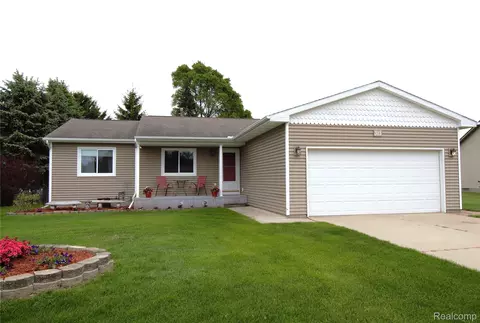 313 Janet Ln, Almont, MI 48003