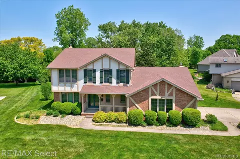 487 Boutell Dr, Grand Blanc, MI 48439