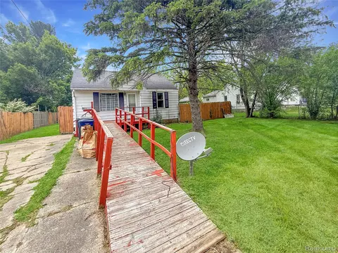 3131 Dakota Ave, Flint, MI 48506