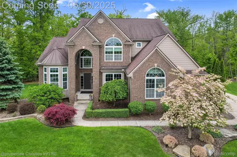 23533 Bristlecone Ct, South Lyon, MI 48178