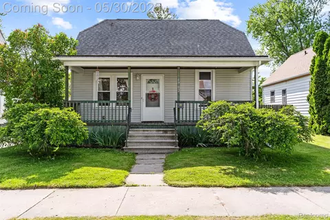 1702 S Chilson St, Bay City, MI 48706