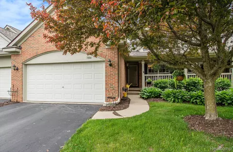 5886 Augusta Ln, Holly, MI 48442