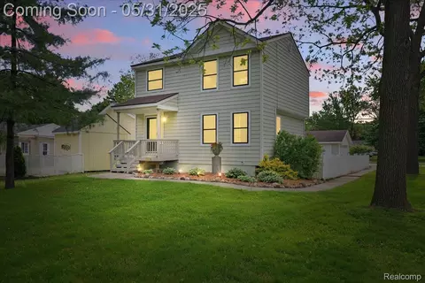 3004 Lansdowne Rd, Waterford, MI 48329