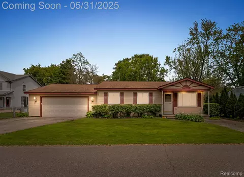 9220 Garden Ter, Commerce, MI 48382