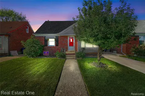 540 Champaign Rd, Lincoln Park, MI 48146