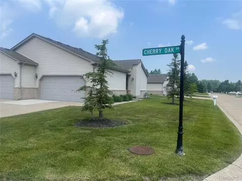 29155 Cherry Oak Dr, New Baltimore, MI 48051