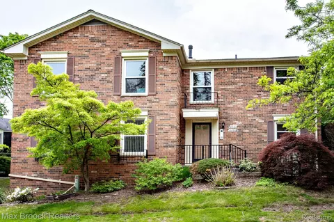 6260 Pepper Hill St, West Bloomfield, MI 48322