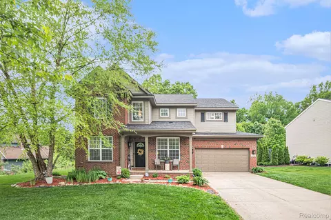 1515 Ashton Ridge Dr, Howell, MI 48843