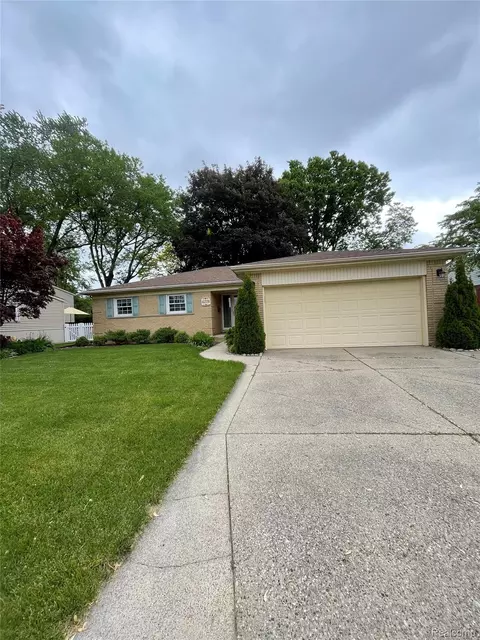41370 Ivywood Ln, Plymouth, MI 48170