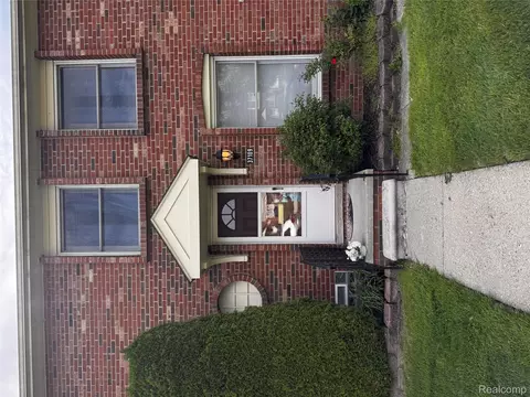 37109 Charter Oaks Blvd #42, Clinton Township, MI 48036