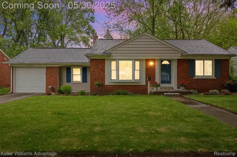 22810 Lilac St, Farmington, MI 48336