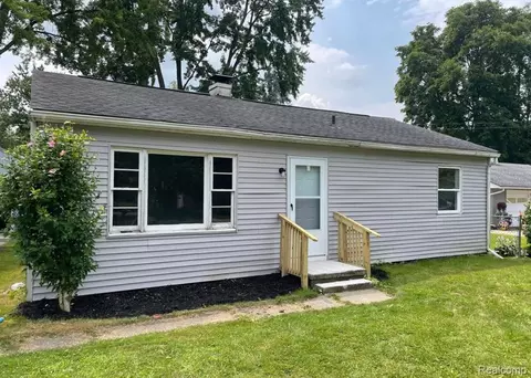 318 Walnut St, Mount Morris, MI 48458