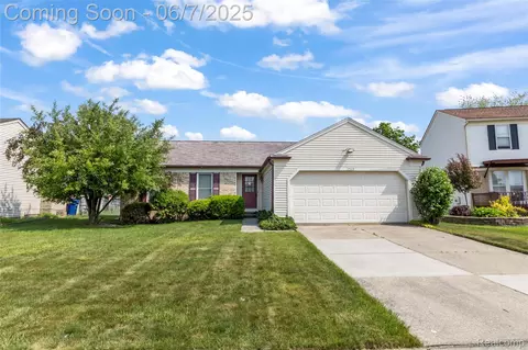 17509 Yaneev Dr, Macomb, MI 48044