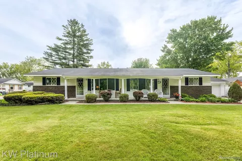 3404 3402 Appomattox Dr, Port Huron, MI 48060
