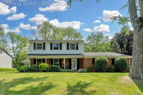 26172 Westmeath St, Farmington, MI 48334