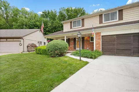 9495 Continental Dr, Taylor, MI 48180