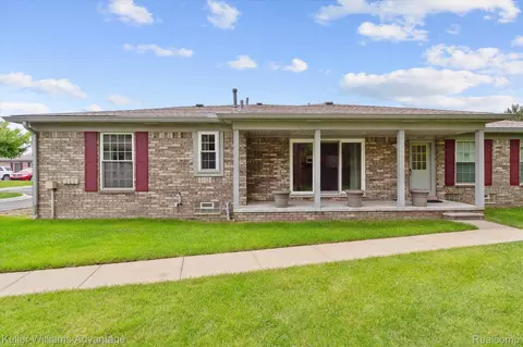 48727 Aberdeen Ct, Utica, MI 48315