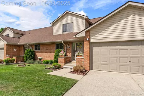3702 Old Creek Rd, Troy, MI 48084