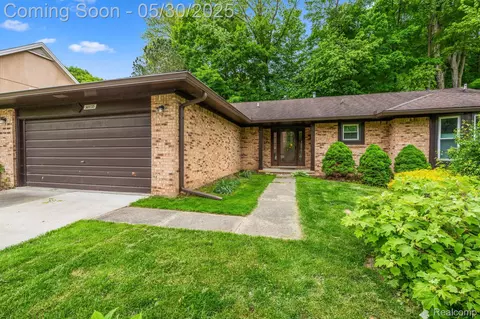 38833 Holsworth Ct, Farmington Hills, MI 48331