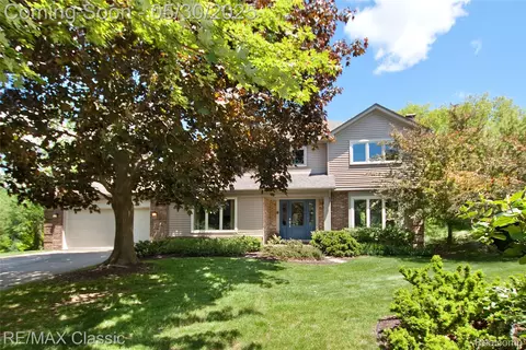 44500 Louvert Ct, Novi, MI 48375