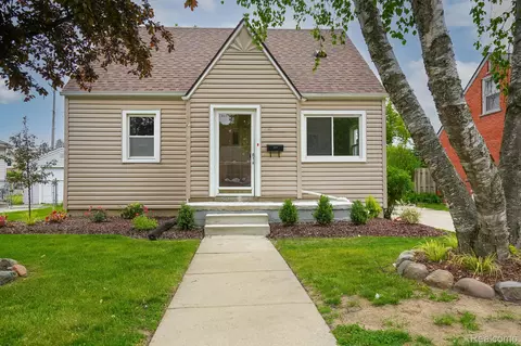 16317 Aurora Ave, Eastpointe, MI 48021