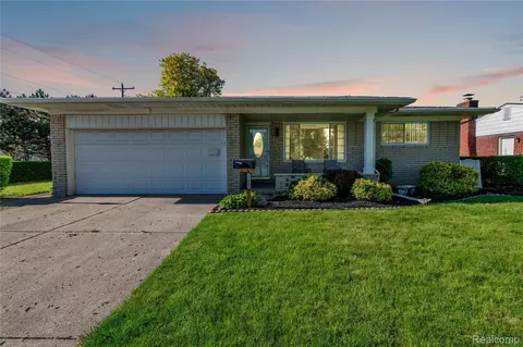 11609 Fury Ct, Sterling Heights, MI 48312