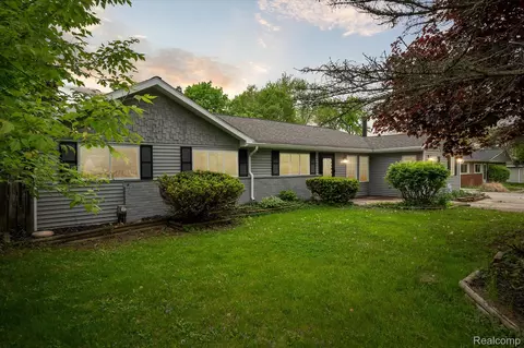 1932 Henbert Rd, West Bloomfield, MI 48324