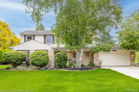 21828 N Center St, Northville, MI 48167