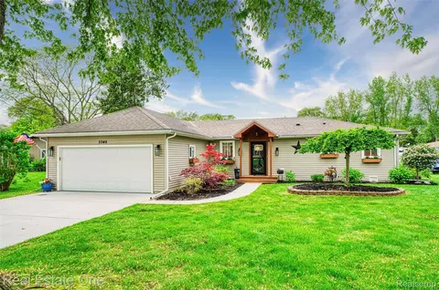 3345 Apache Trl, Pinckney, MI 48169