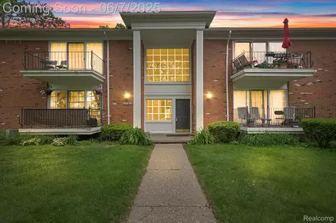 448 Fox Hills Dr N #6, Bloomfield Hills, MI 48304