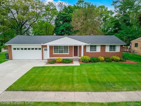 53216 Bruce Hill Dr, Shelby Township, MI 48316