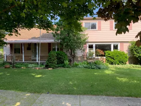28511 Hillview St, Roseville, MI 48066