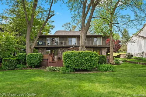 3428 Benstein Rd, Commerce, MI 48382