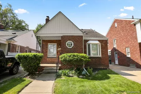 2245 Vinewood St, Wyandotte, MI 48192