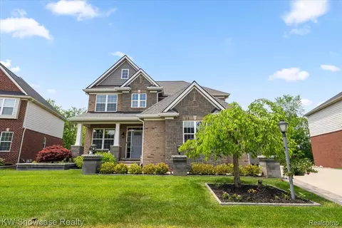 41775 Steinbeck Gln, Novi, MI 48377