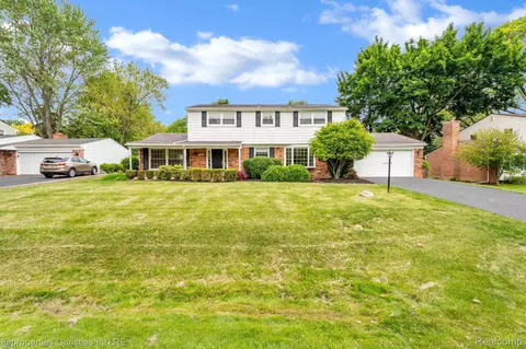 30200 Fiddlers Grn, Farmington Hills, MI 48334